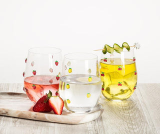 Verre à vin sans tige avec cerises