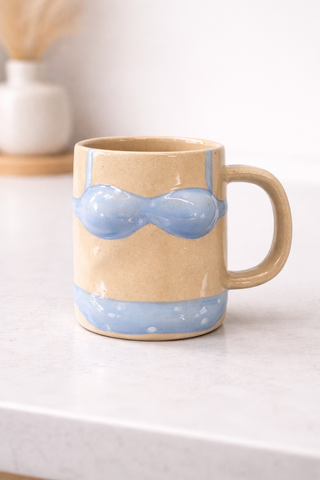 Tasse bikini en grès – peinte à la main bleu pâle
