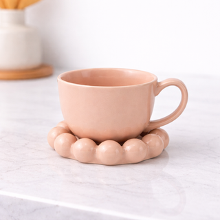 Tasse rose saumon en grès avec soucoupe bulles – Ensemble de 2