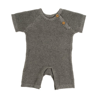 Ensemble une pièce en tricot gris pâle pour bébé