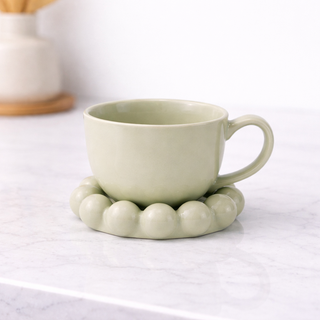 Tasse verte sauge en grès avec soucoupe bulles – Ensemble de 2