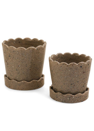Cache-pot en grès moucheté à bord festonné