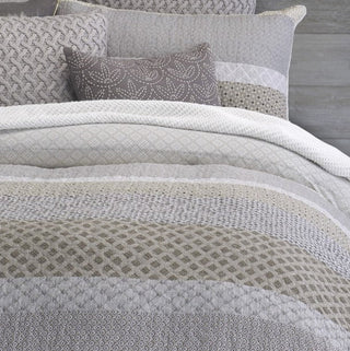 Courtepointe moderne grise et taupe Ethan