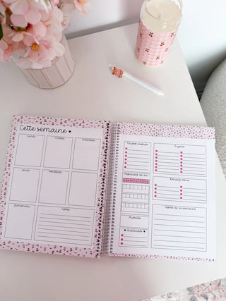 Agenda planificateur 2026-2027 – Boucles & fleurs roses