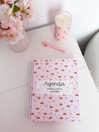Agenda planificateur 2026-2027 – Croissants & boucles roses