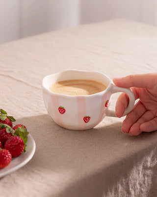 Tasse en céramique – Rayures et fraises