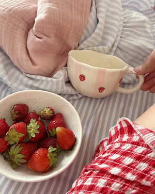 Tasse en céramique – Rayures et fraises