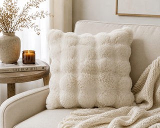Coussin faux lapin